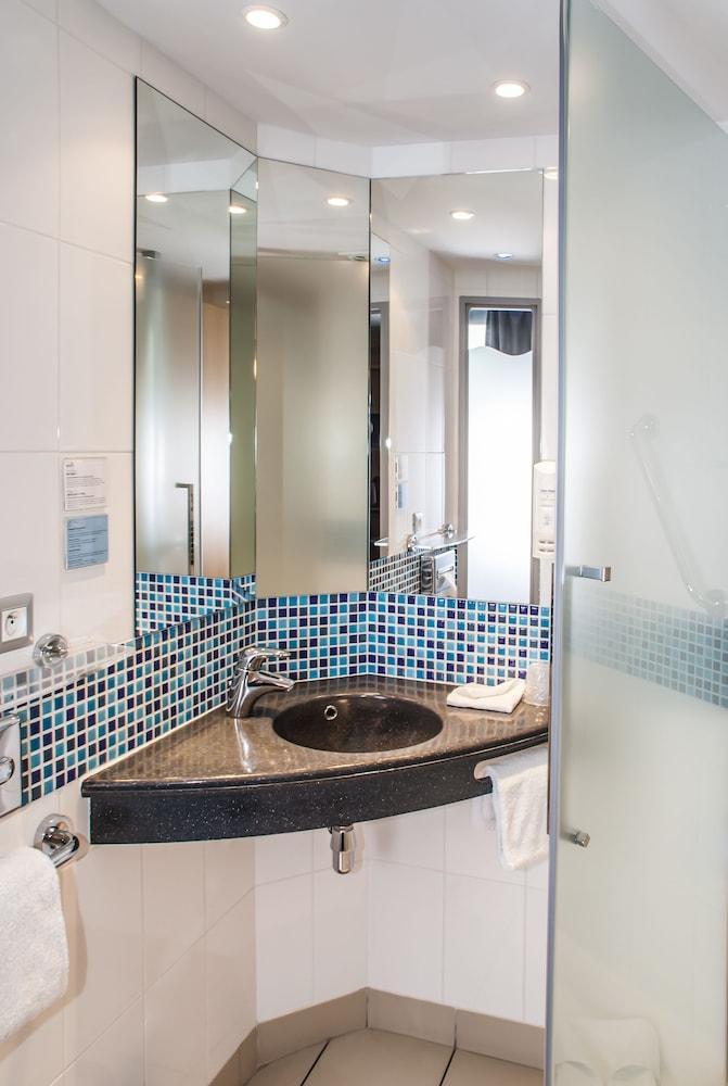 Express Toulouse Airport By Ihg Hotel 3*